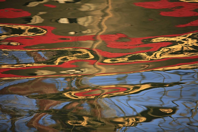kleurrijk water