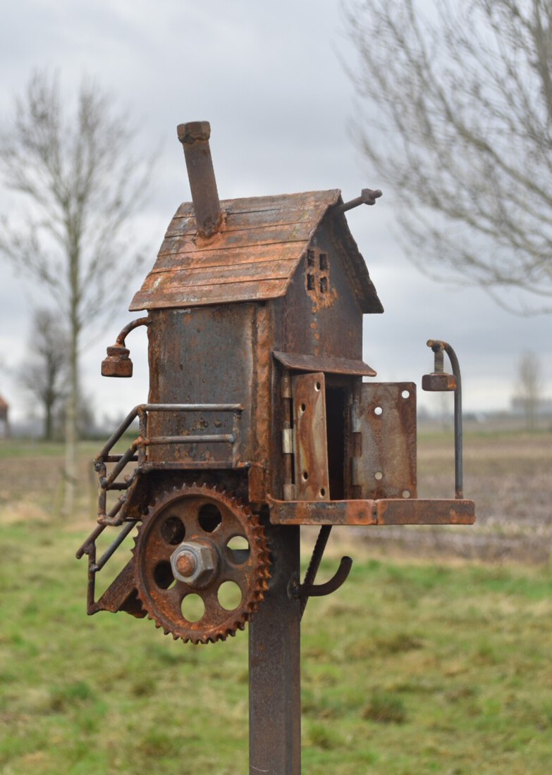 Bird feeder house