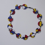 sieraden in frisse kleuren van papier