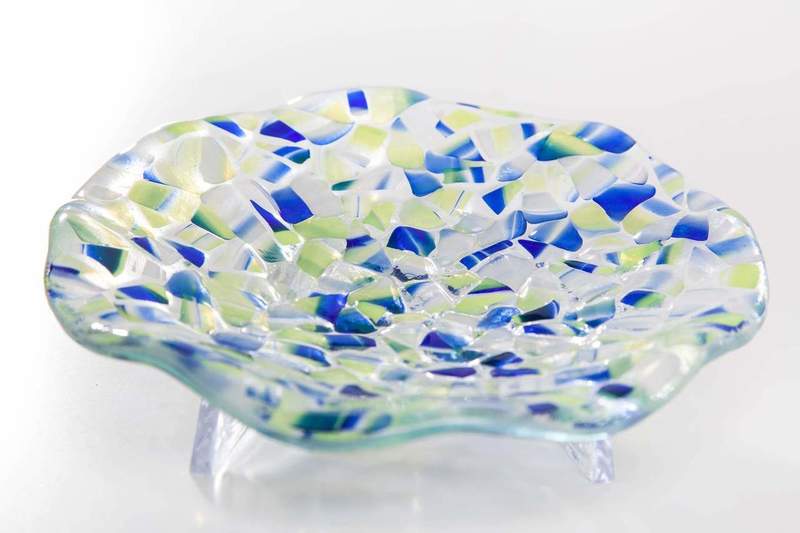 2016-13 transparant met blauw, geel en groen glas