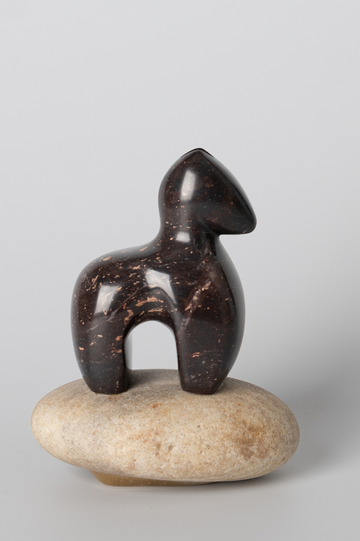 Aiyanar paardje, Chinees speksteen op een zwerfkei  Aug. 2025