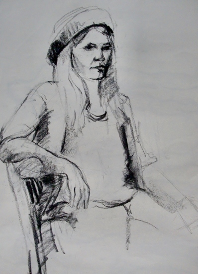 zittend model met hoed