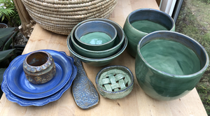 Creaties gemaakt van klei. Handvorm en draaitechnieken.