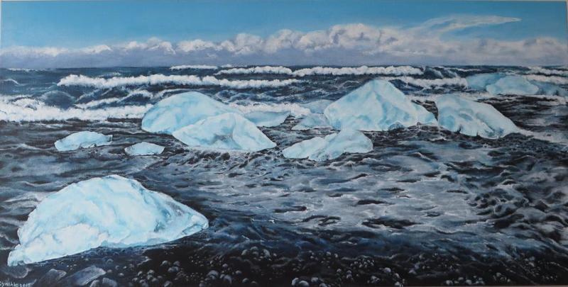 ijs vormen op zwart strand