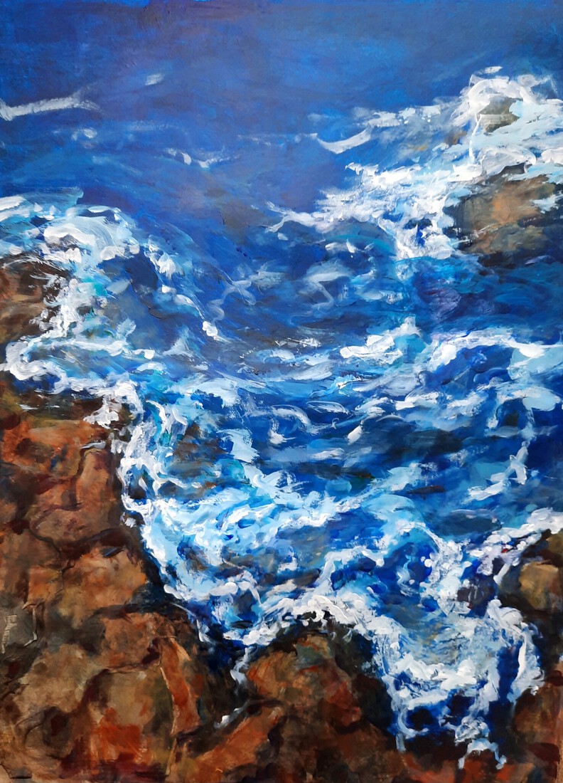 Brekende golven op rotskust