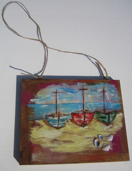 gekleurde bootjes op strand