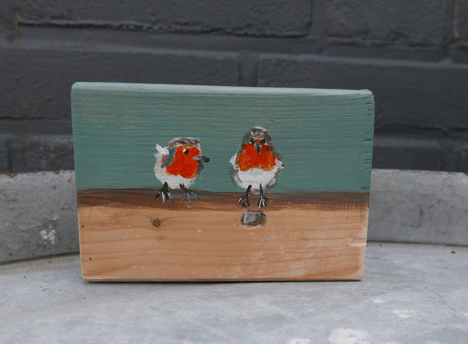 houten blok met roodborstje