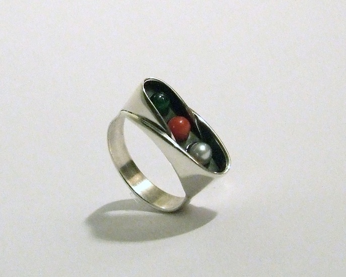 zilveren ring drie kostbaarheden