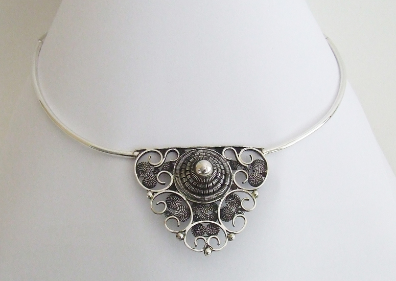 zilveren halssieraad met Zeeuws ornament