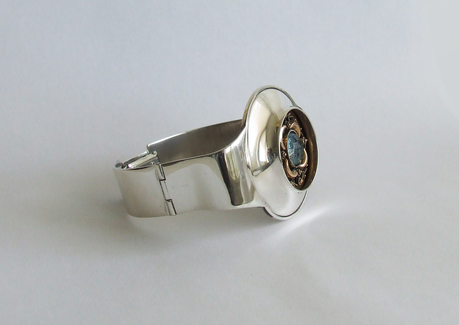 Zilveren armband met antieke broche