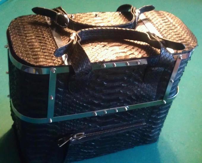 Grote handtas van pythonleer.