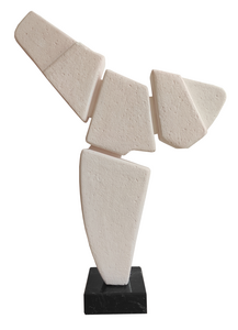 Diverse staande beelden vervaardigd uit diverse materialen