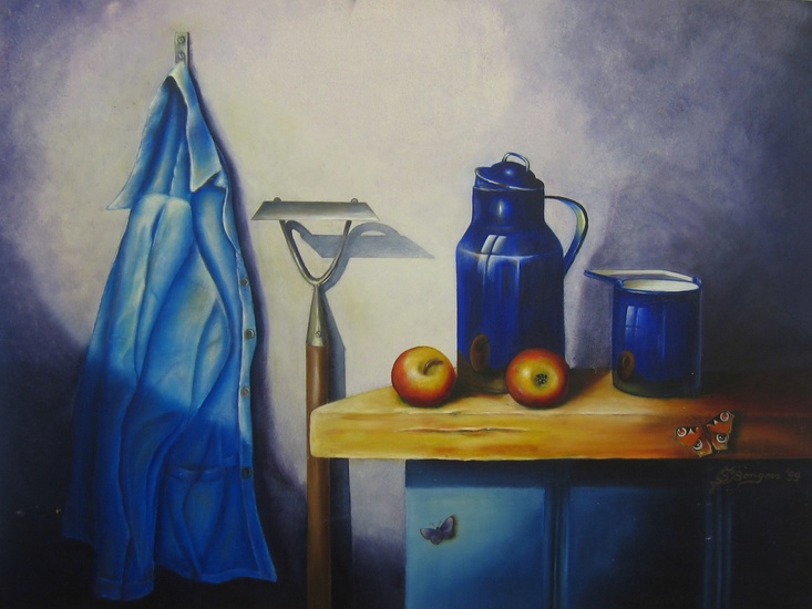 Stilleven met blauwe jas en melkkan