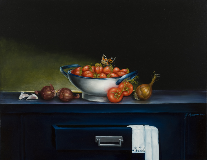 Stilleven aardbeien en uien