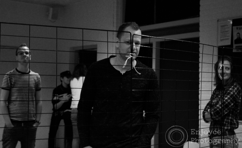 Achter slot en grendel