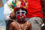 De cultuur in PNG verschilt enorm van de onze. Om te beginnen zijn er meer dan 800 talen. Dus ook minstens 800 stammen. Daarmee ook een grote diversiteit in culturele uitingen. De foto's geven daar een impressie van, zij het een beperkte. Uiteindelijk ben ik maar in 4 verschillende regio's geweest en dus in een maar beperkt deel van PNG.