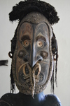 In PNG zijn op vele plaatsen maskers, totempalen en andersoortig houtsnijwerk te vinden.