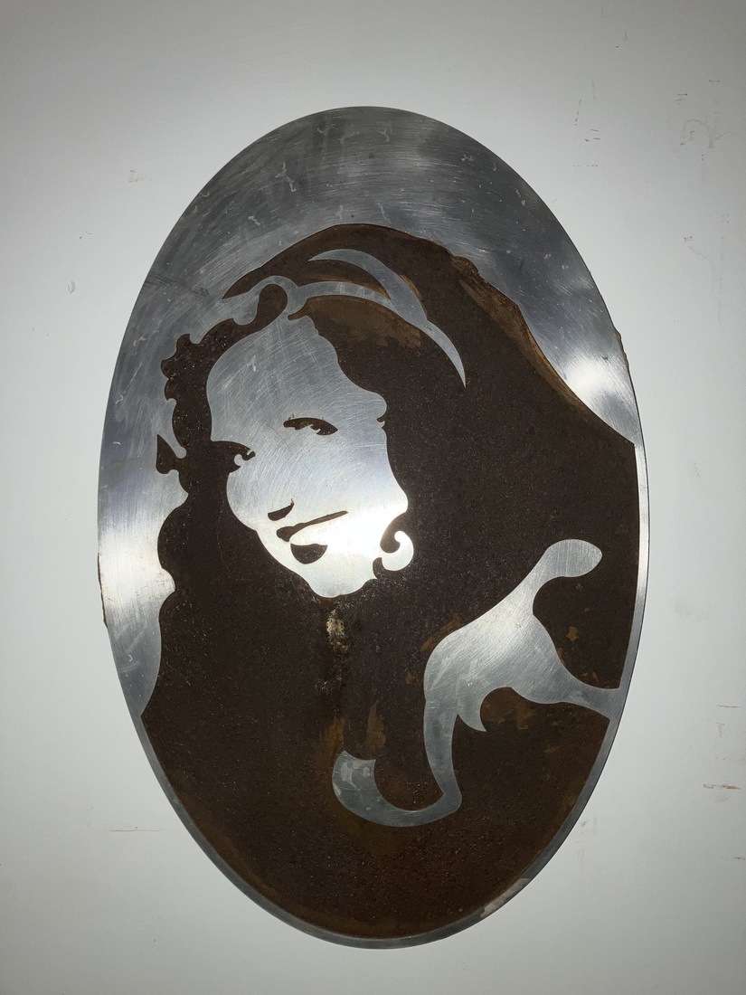 Portret van een lachende vrouw