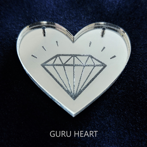 Gepersonaliseerde op maat gemaakte decoraties. Dit kan zijn een hanger, of muurdecoratie, een award of puzzel. Hoofdtechnieken die gebruikt worden zijn:
Lasersnijden
Lasergraveren
3D print