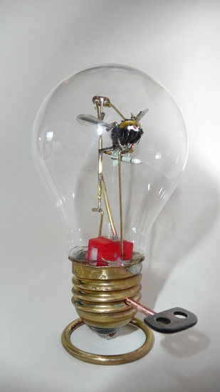 Lightbulb Kamikazi Maruhanabachi