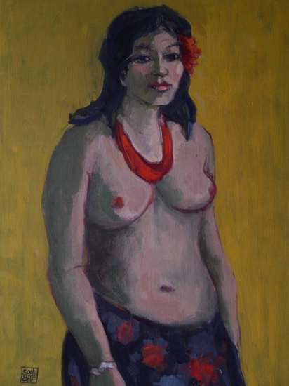 Vrouw met rood halssnoer