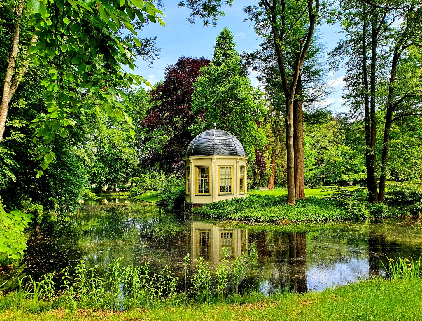 Theehuis op landgoed kasteel De Vanenburg, Putten, Nederland