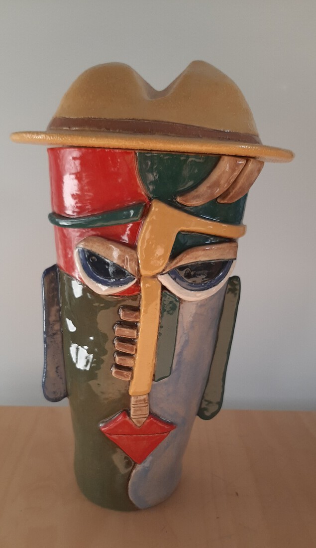 0622 Mannenhoofd met Gleuf in de hoed