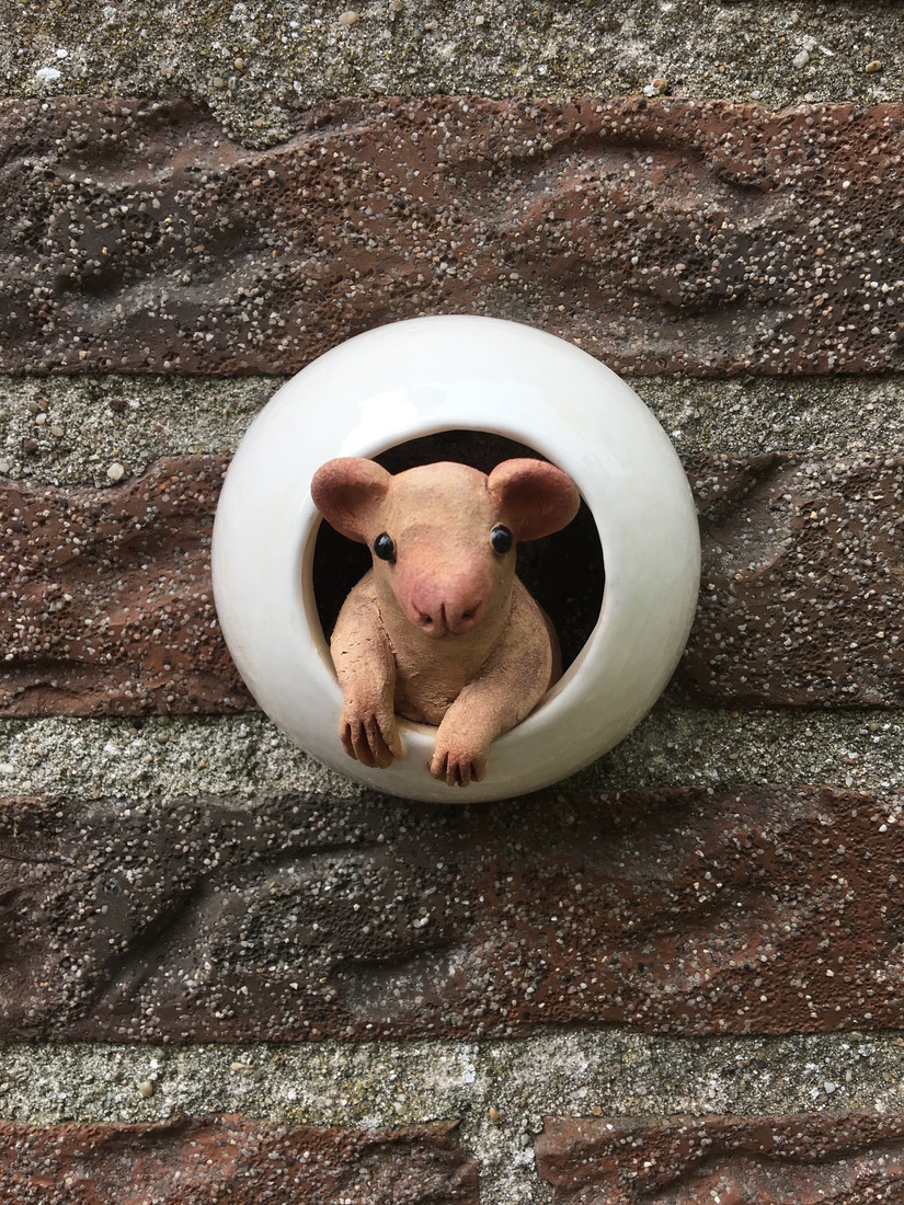 Muisje op de uitkijk