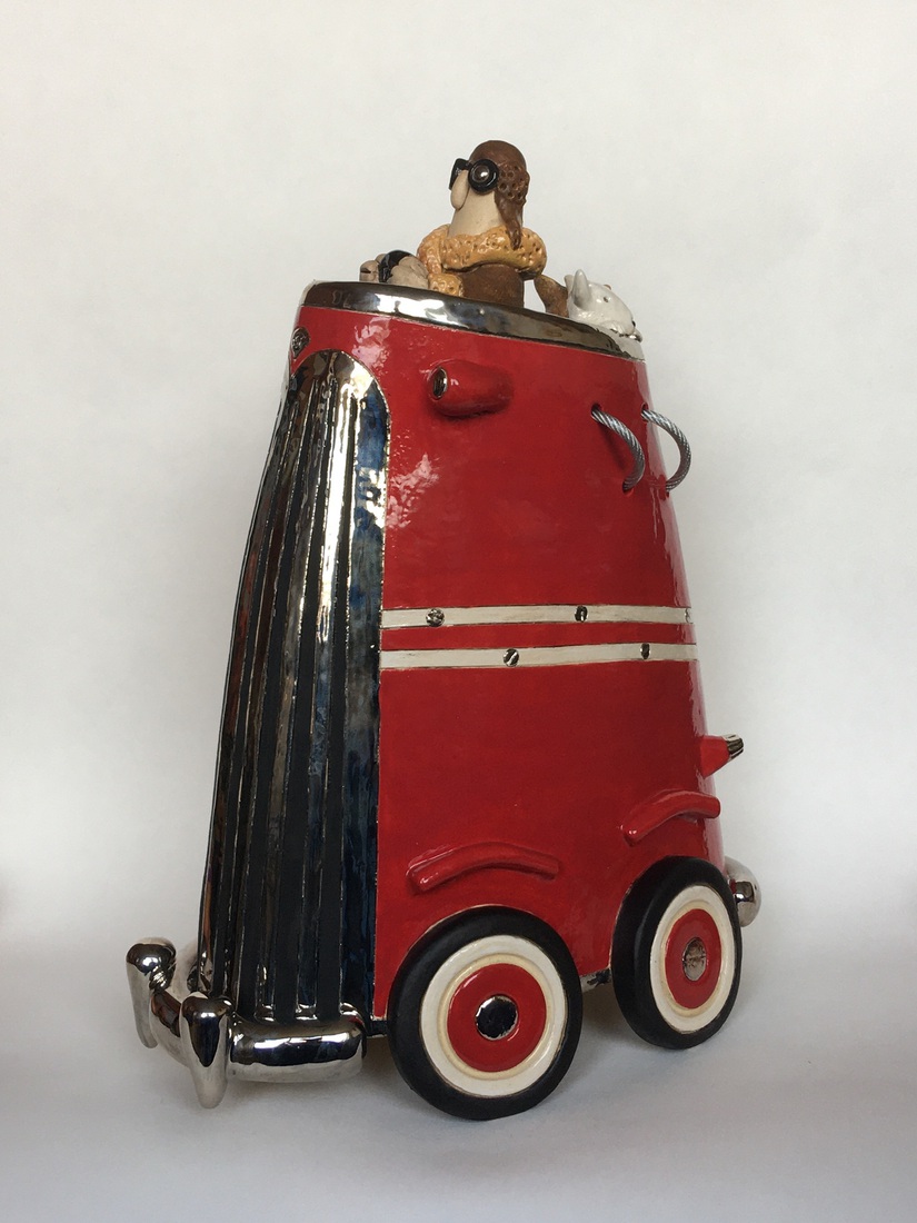 Rode hoge bolide en twee hondjes 