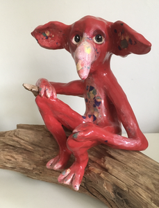 Spirituele beeldjes al of niet op deels vergaan hout of afval natuursteen. Deze beeldjes bezitten wijsheid over het leven op aarde, afgestemd op de ontvanger.