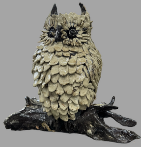 In deze groep heb ik enkele vogels staan om een idee te krijgen van de prijsklasse. Ze zijn op een enkeling na allen steengoed gebakken. De prijzen variëren van heel klein €17,50 tot de grootste €55,- op de pinguïns en uilen na, die hebben een andere prijsklasse. Ik heb ruim 250 vogels waaruit gekozen kan worden 
