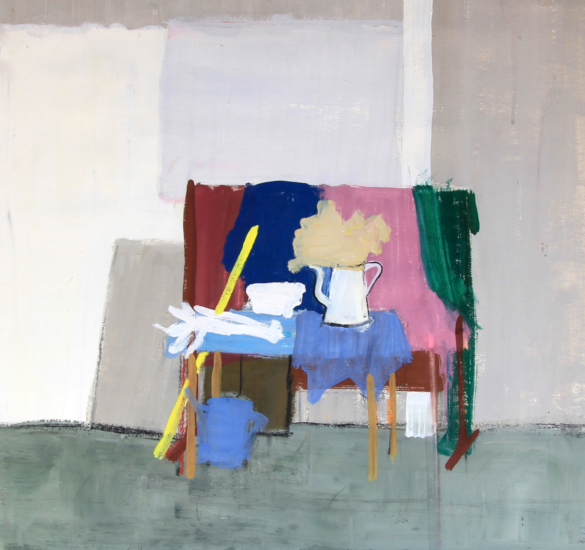 Compositie met textiel en gele stok