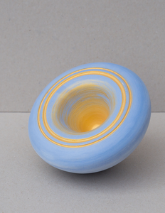 Objecten van klei gemaakt op de pottebakkersschijf