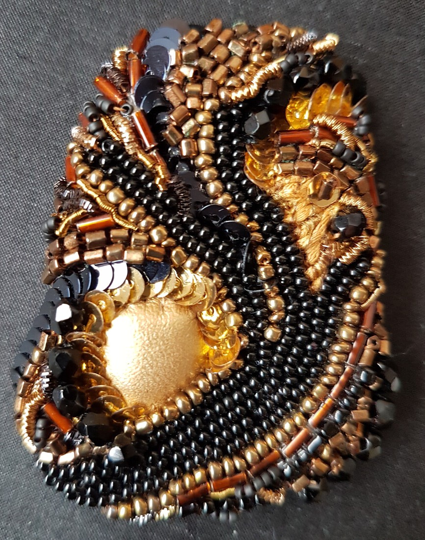 Broche Aarde bij nacht 2