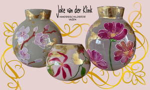 Met de hand geschilderde glazen vazen verfijnd met een vleugje goud.