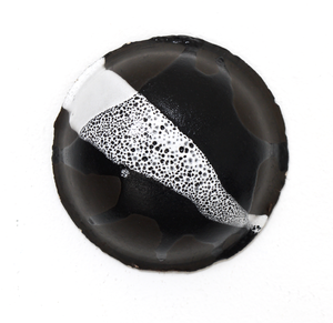 Keramische halve bollen als wandobjecten /
Ceramic wall objects