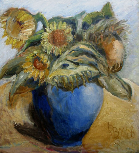 Zonnebloemen in blauwe pot