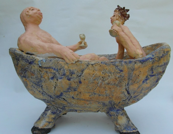 Echtpaar in bad met glaasje