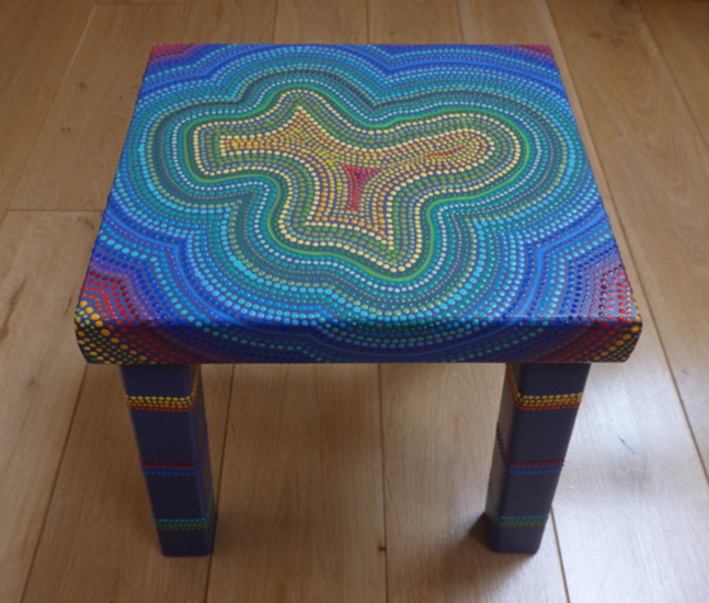 robuust tafeltje met dots