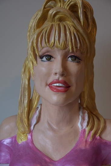  Dolly Parton, Country zangeres. Keramiek borstbeeld