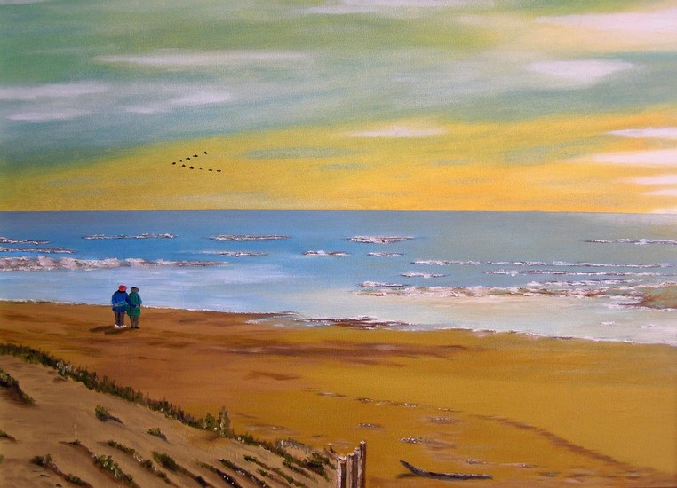 Echtpaar aan zee bij ondergaande zon