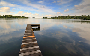 Het Paterswoldsemeer is een meer ten zuidwesten van de Nederlandse stad Groningen op de grens van de provincies Groningen en Drenthe.
Het Paterswoldsemeer is inclusief het Hoornsemeer 270 ha groot. Aan de oostzijde is het Paterswoldse meer via de schutsluis de Nijveensterkolk verbonden met het Hoornsediep, een restant van de Drentsche Aa, en daarmee met het Noord-Willemskanaal. Over het dijkje naast het Hoornsediep, de Hoornsedijk, loopt het Pieterpad. 