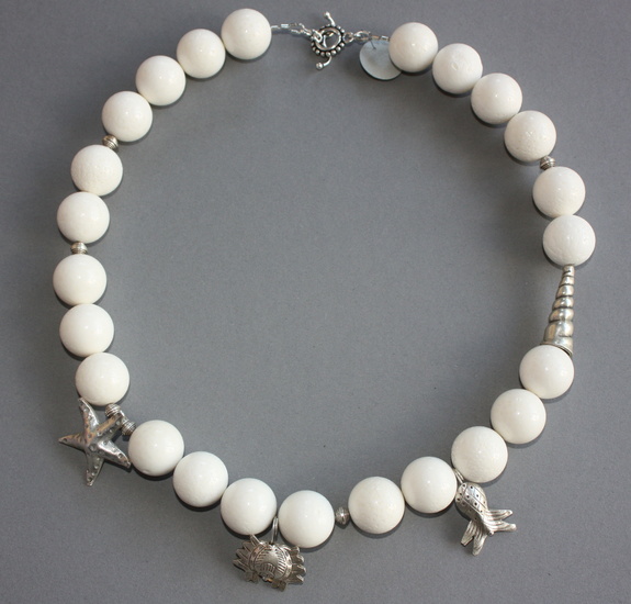 witte koraal,zilveren ketting