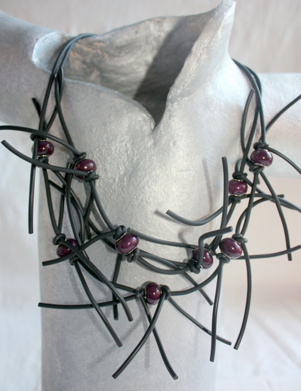 rubberen ketting met paarse pandora glaskralen