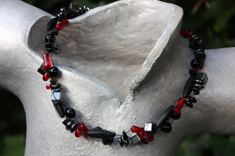 Gedraaide ketting zwart/rood