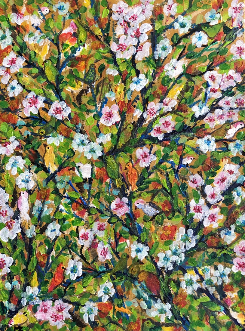 Vogels tussen de struiken en bloemen