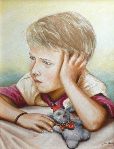 Jongetje met favoriete knuffel