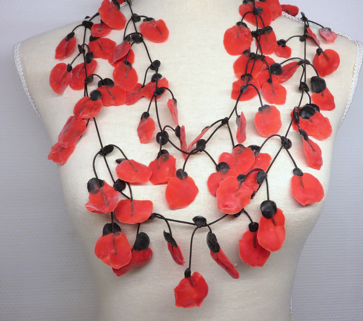 Rode blaadjes ketting 