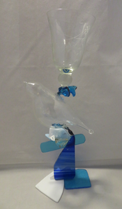 Glas dat opgebouwd wordt uit verschillende stukken glas die met verschillende technieken gemaakt zijn