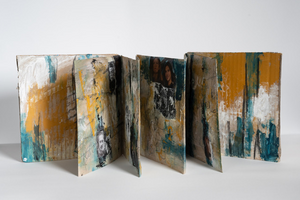 Een Leporello is een in meerdere lagen zigzag gevouwen boekje. dan kan variëren van enkele tot tientallen gevouwen pagina's die soms een lengte van over de 2 meter kan bereiken